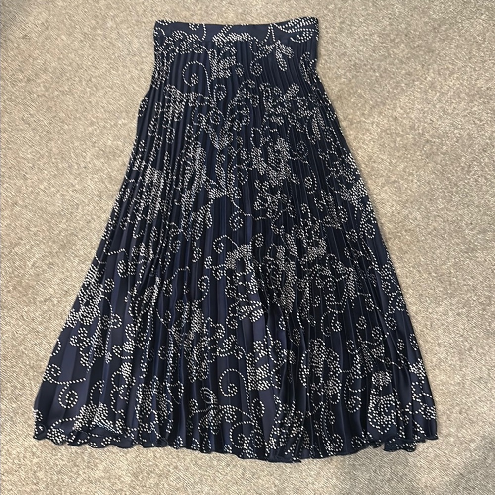 NWOT Zara Elegant Navy Blue Pleated Skirt